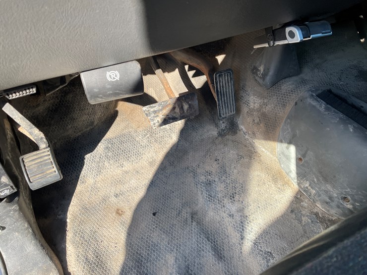 2005-chevrolet-3500-image-38