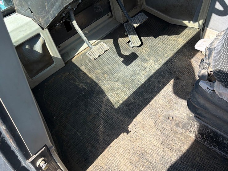 1990-versatile-946-image-48