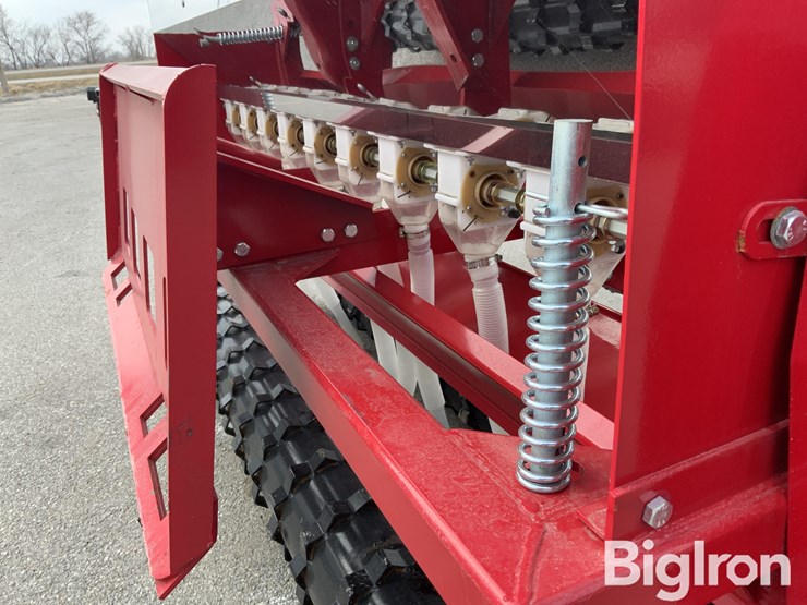 2025-massey-ferguson-730-image-18