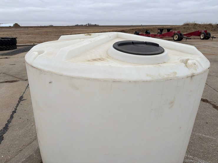 1300-gallon-poly-tank-image-8