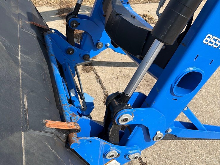 2013-new-holland-855tl-image-22