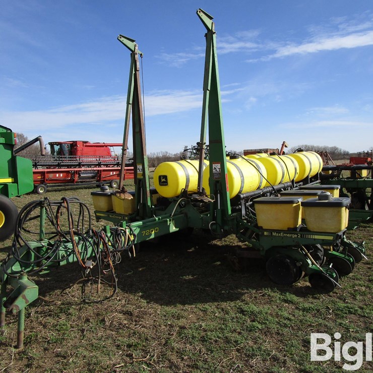 JOHN DEERE 7200