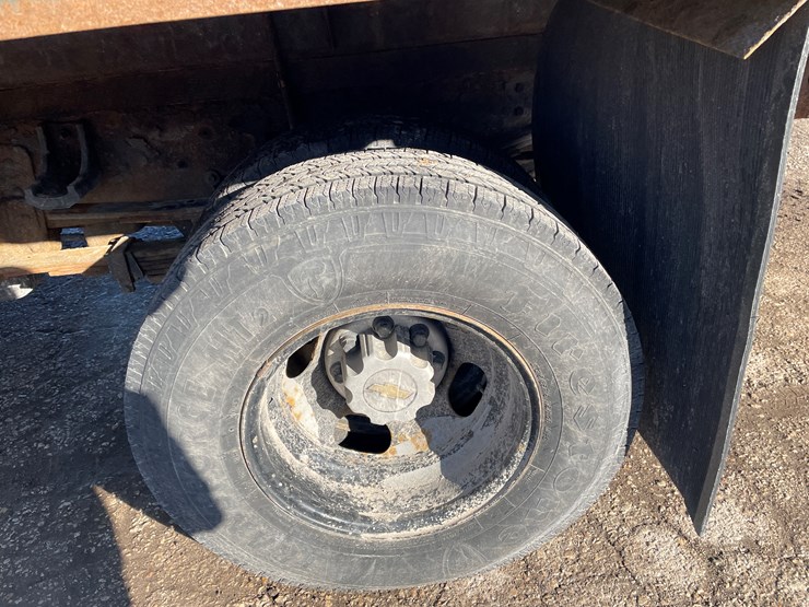 2005-chevrolet-3500-image-31