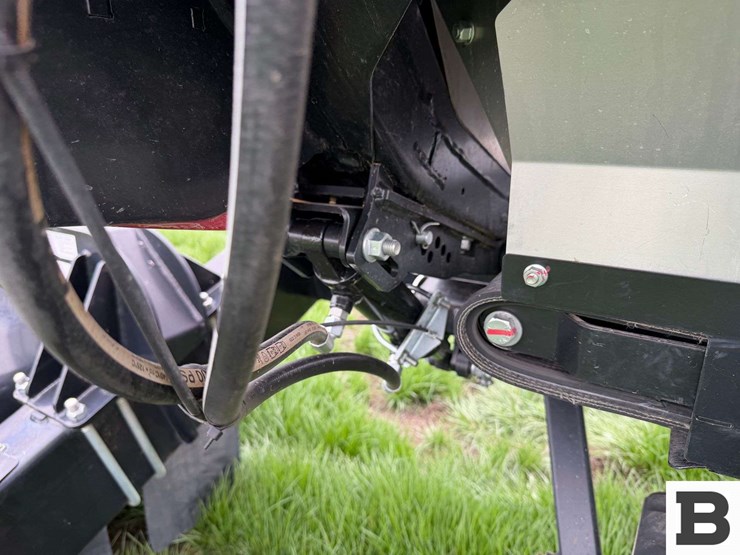 2023-mac-don-fd240-image-15