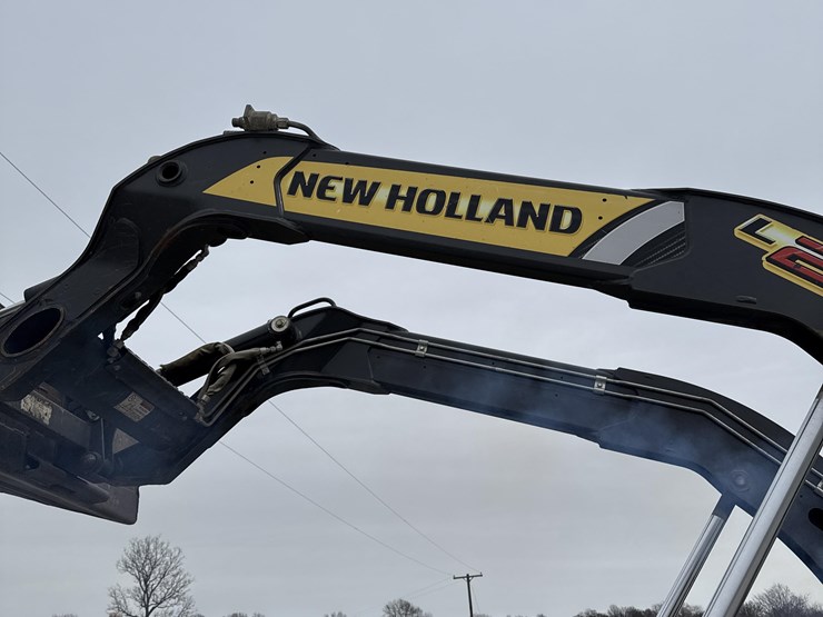 2013-new-holland-l230-image-19
