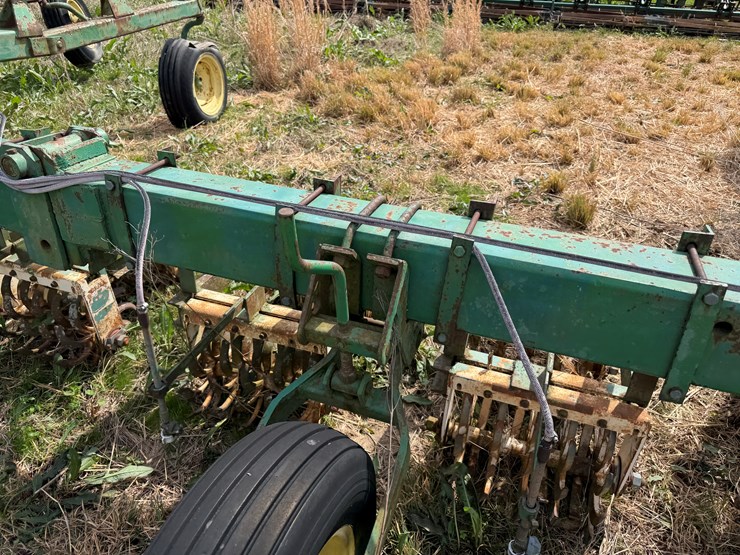 john-deere-12-image-46