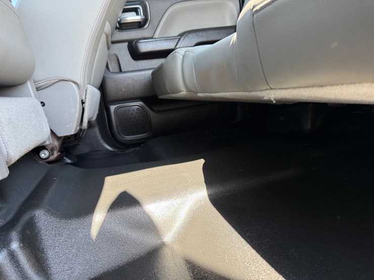 2019-chevrolet-3500hd-image-40