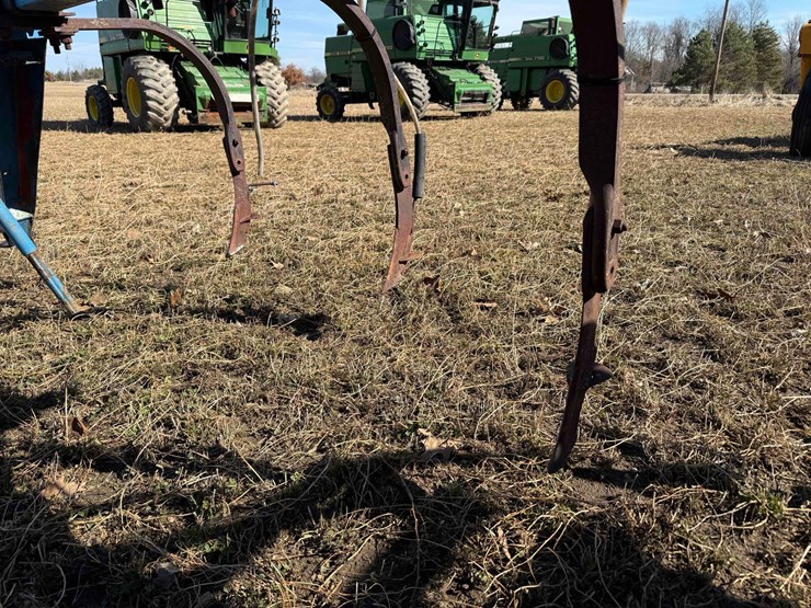 nh3-9-shank-tool-bar-image-8