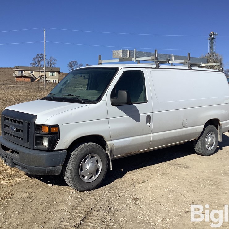 2013 FORD E250