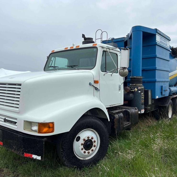 1999 INTERNATIONAL 2674