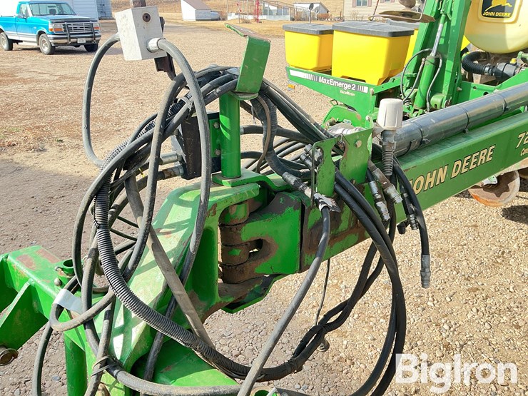 john-deere-7200-image-10