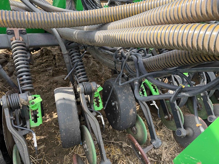 2011-john-deere-1890-image-25