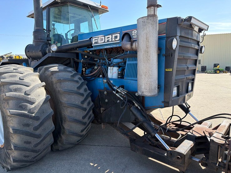 1990-versatile-946-image-29