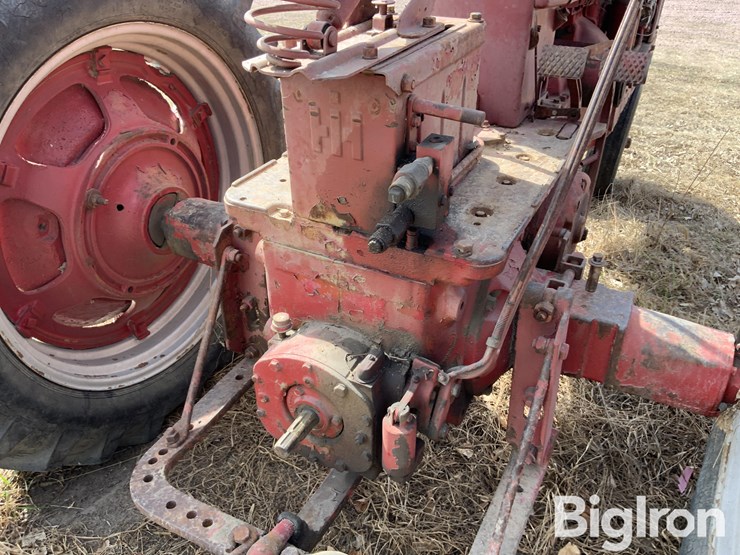 1954-farmall-400-2wd-tractor-image-13