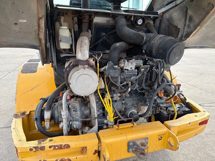 2016-deere-244k-image-56