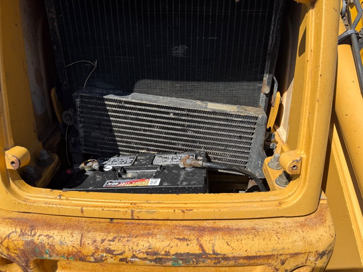 new-holland-555e-image-38