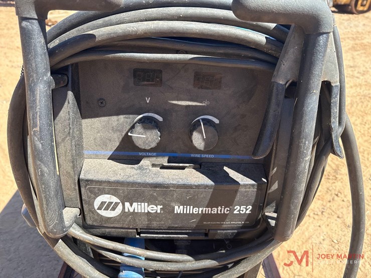 miller-millermatic-252-welder-image-5