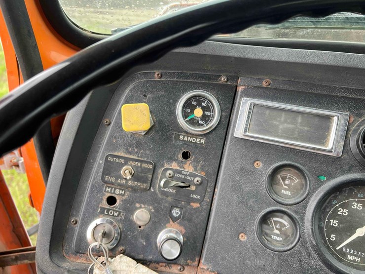 1995-ford-l8000-image-15