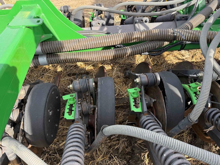 2011-john-deere-1890-image-21