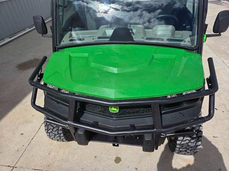 2024-john-deere-gator-image-31