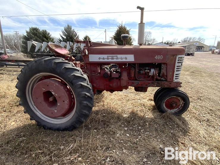 1954-farmall-400-2wd-tractor-image-4