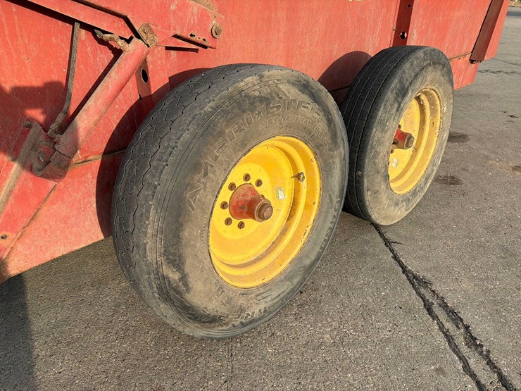 new-holland-195-image-6