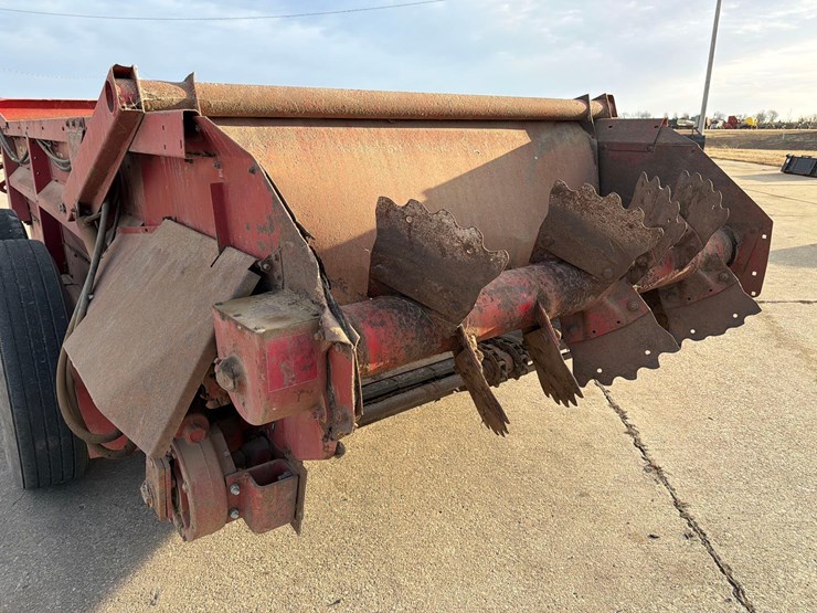 new-holland-195-image-11