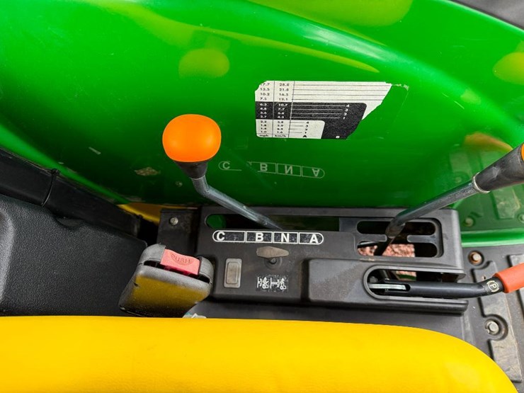 john-deere-4052m-image-57