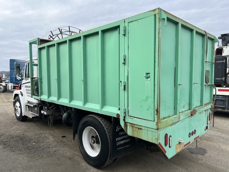 1998-freightliner-fl70-image-6