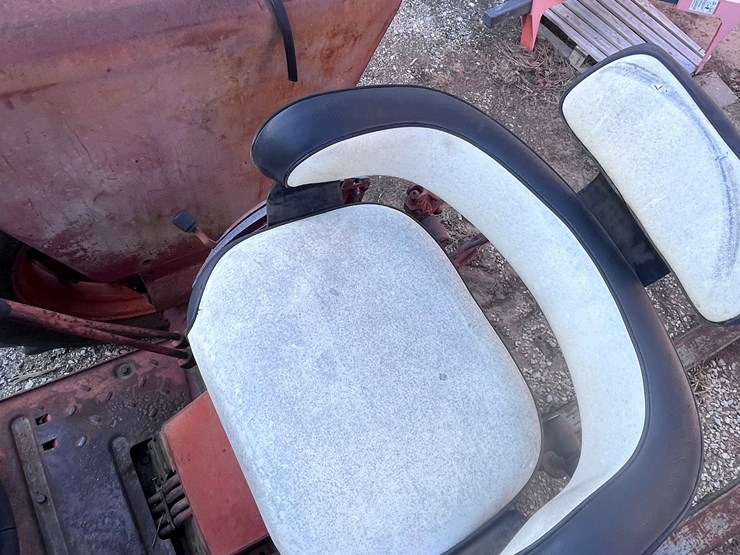 international-f706-image-6