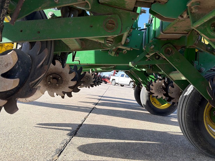 john-deere-7200-image-45