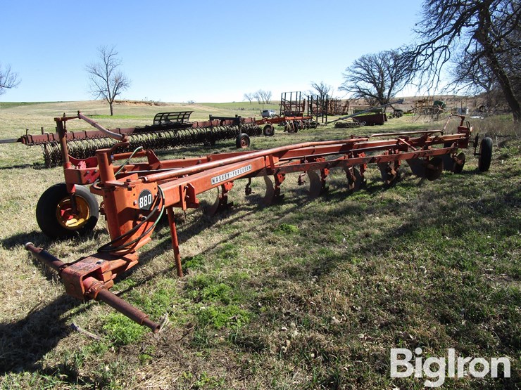 massey-ferguson-880-image-1