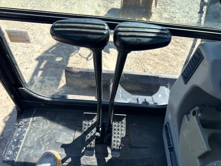 2017-caterpillar-305.5e2-image-27