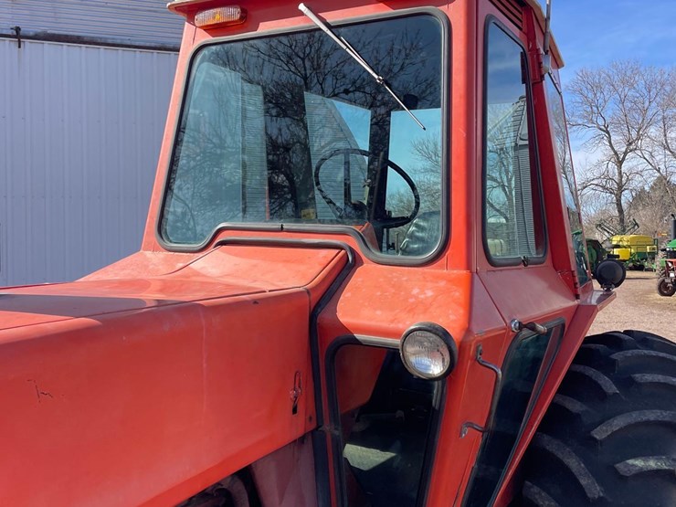 allis-chalmers-7040-2wd-tractor-image-24