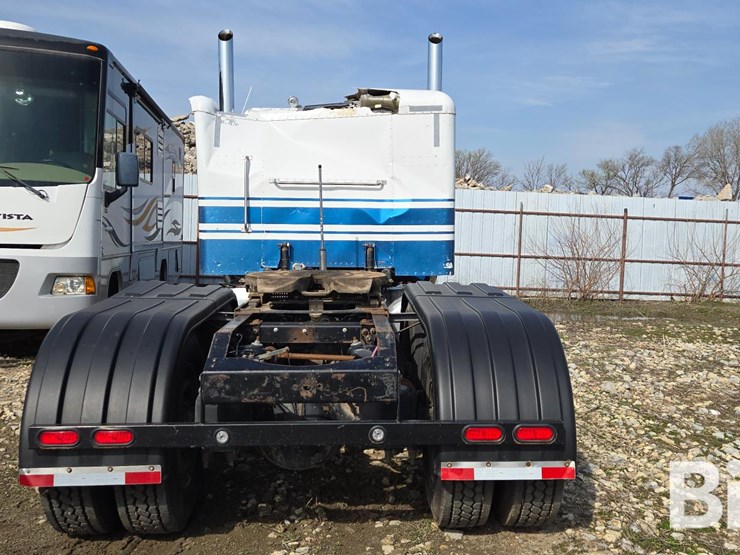 1999-peterbilt-378-image-6