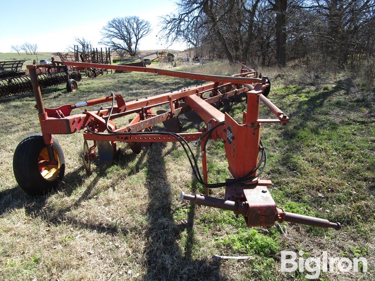 massey-ferguson-880-image-2