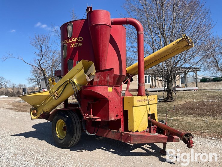 new-holland-355-image-3