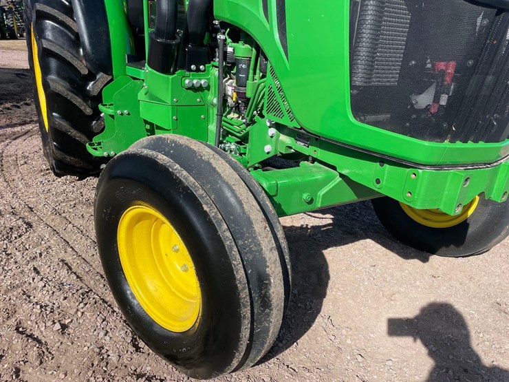 2017-john-deere-5085m-image-11