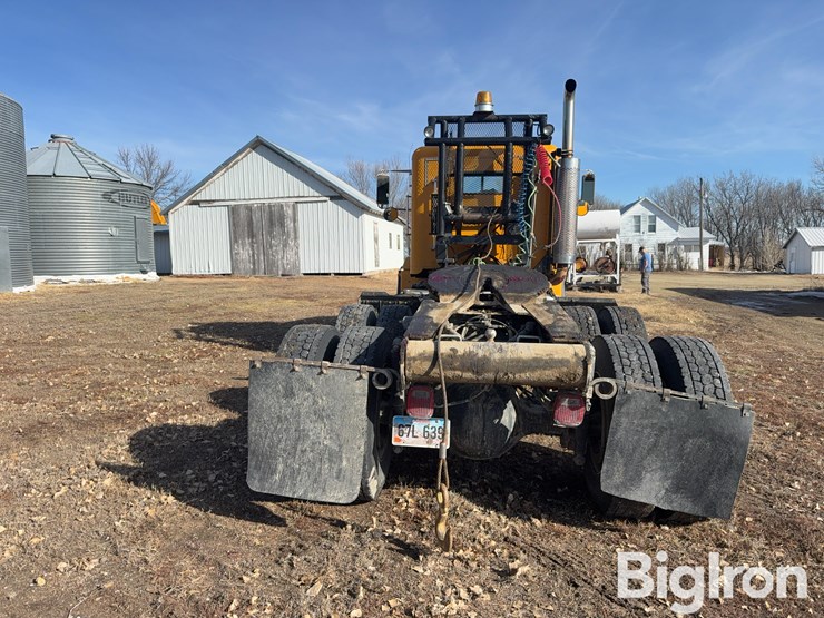 2001-freightliner-fld120-image-6
