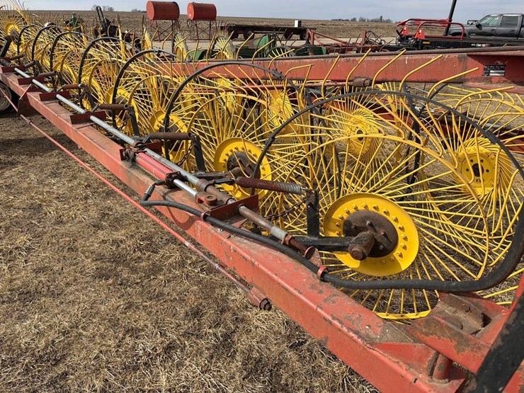 h&s-18-wheel-pull-type-rake-image-6