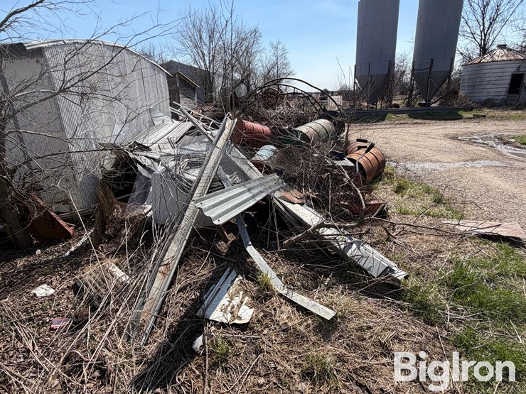 farm-scrap-metal-pile-image-6