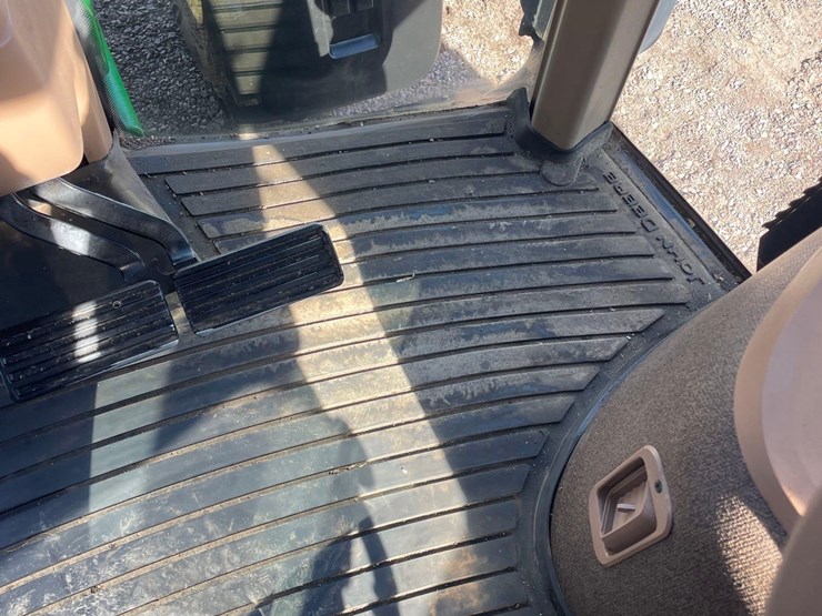 2004-john-deere-8120-image-37