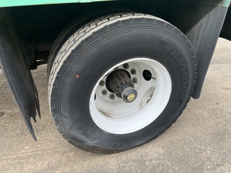 1998-freightliner-fl70-image-10