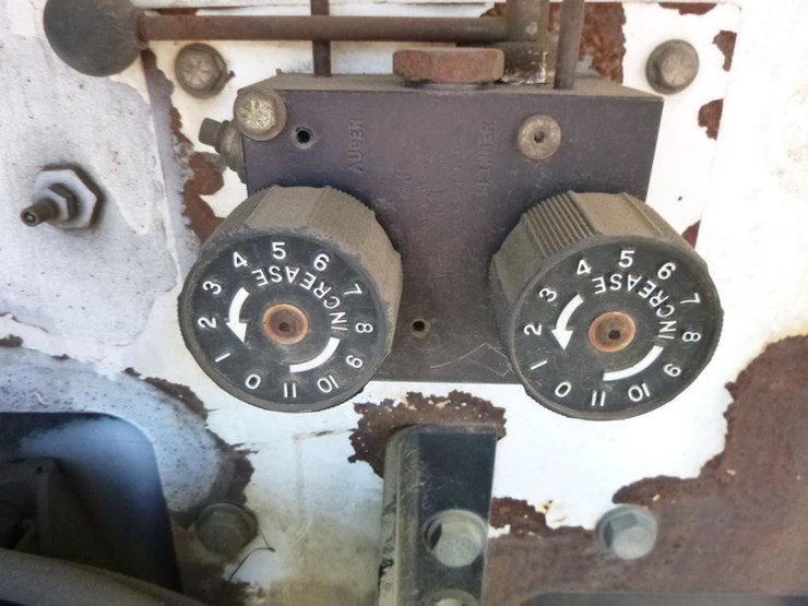 2009-international-7600-image-34