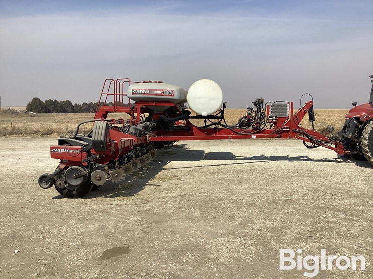 2014-case-ih-1250-image-4
