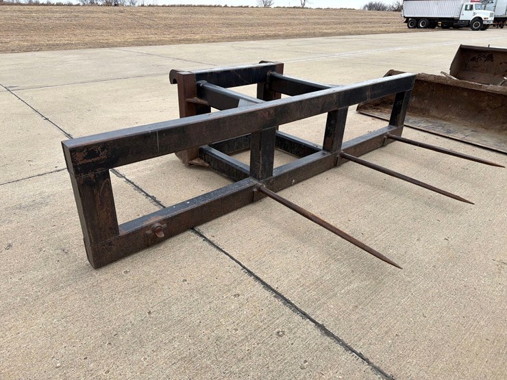 wolf-4-prong-volvo-mount-bale-spear-image-1