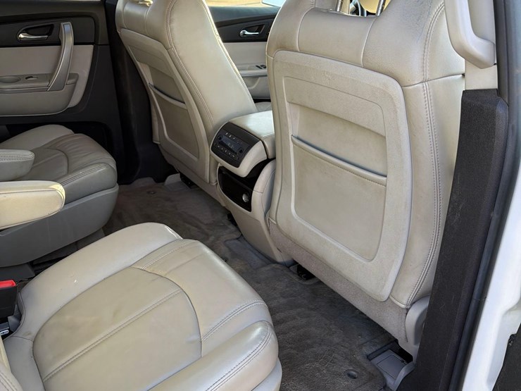 2010-gmc-acadia-slt-image-43