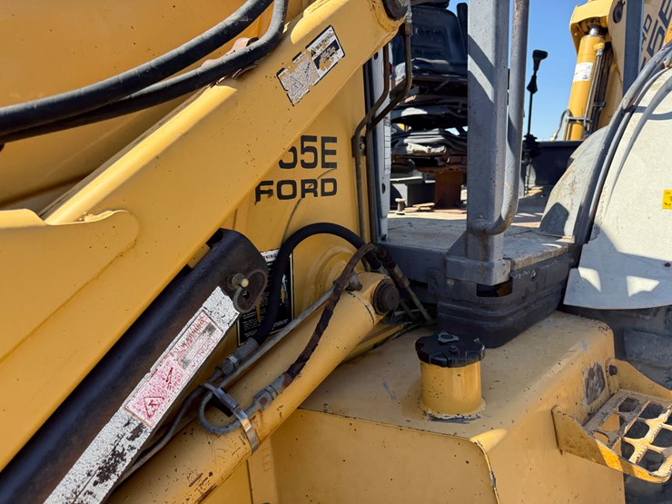 new-holland-555e-image-44