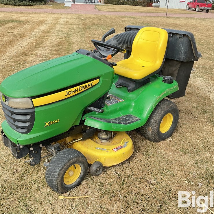2006 JOHN DEERE X300