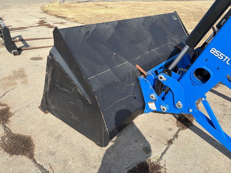 2013-new-holland-855tl-image-21